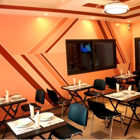 Hotel Laval Abidjan Esterno foto