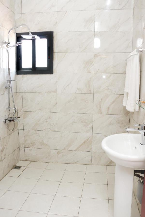 Hotel Laval Abidjan Esterno foto