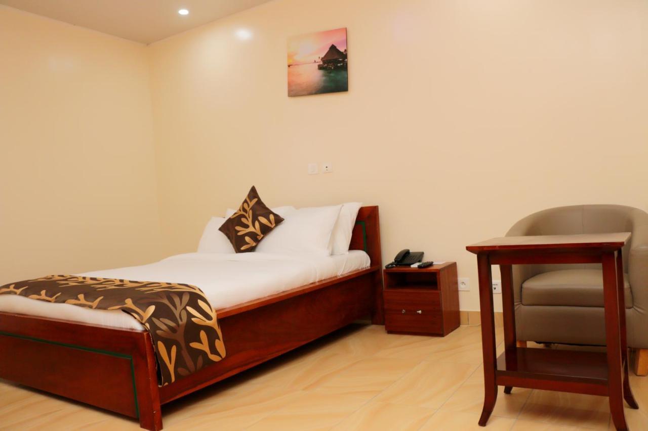 Hotel Laval Abidjan Esterno foto