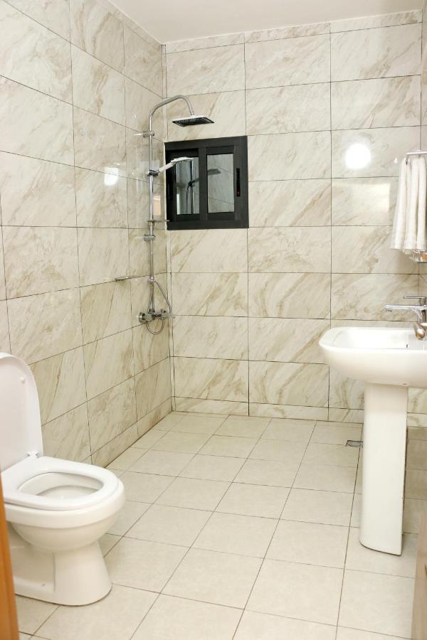Hotel Laval Abidjan Esterno foto