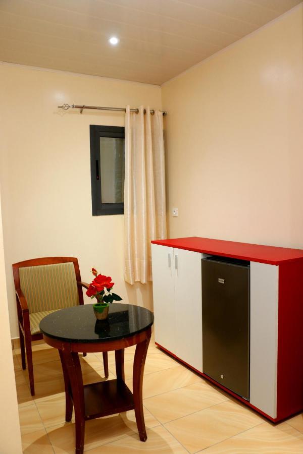 Hotel Laval Abidjan Esterno foto