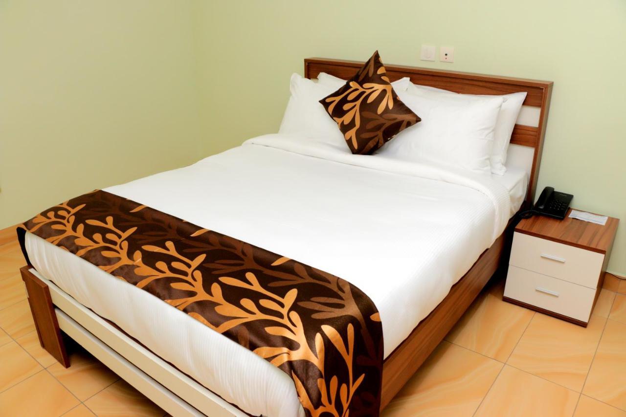 Hotel Laval Abidjan Esterno foto
