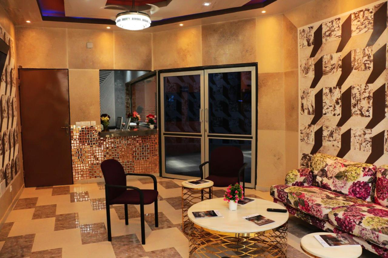 Hotel Laval Abidjan Esterno foto