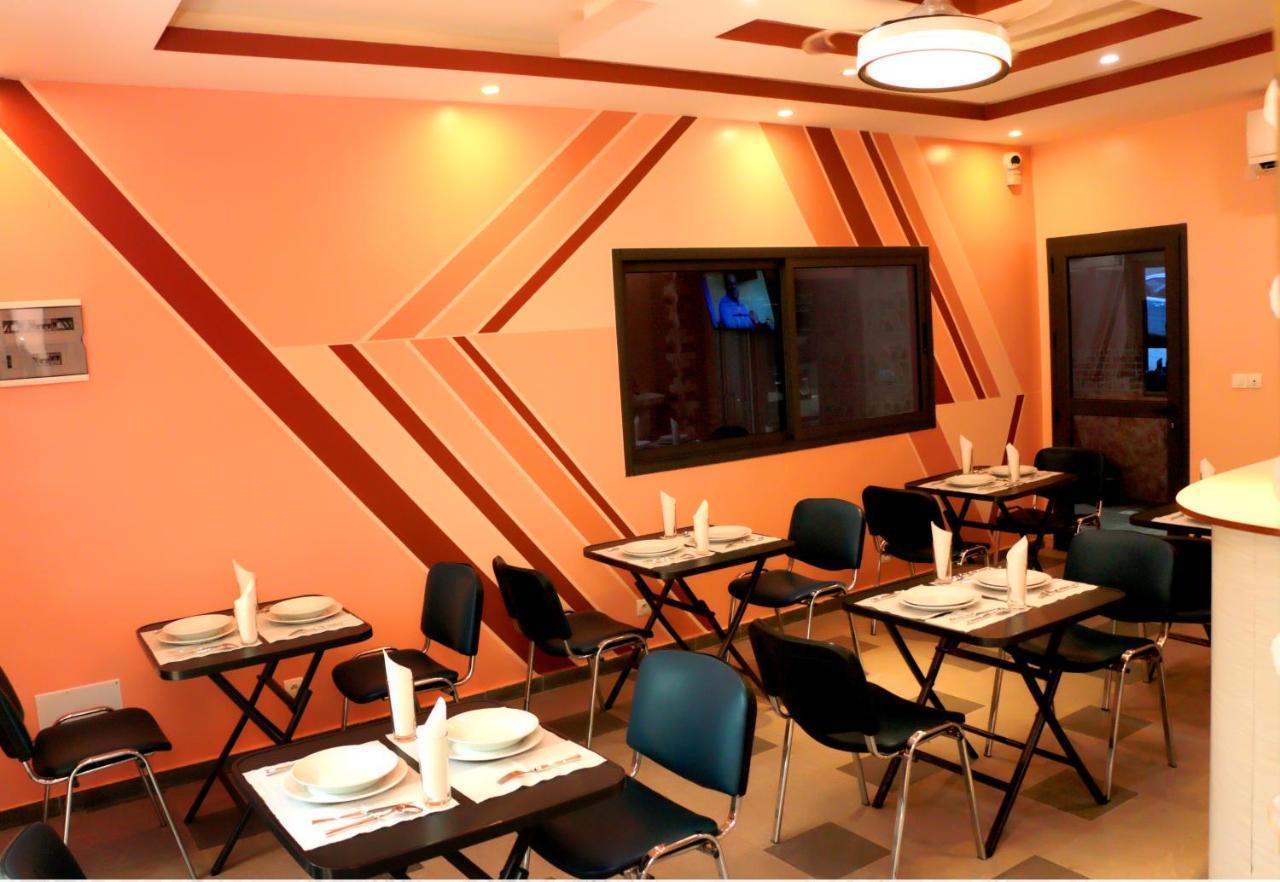 Hotel Laval Abidjan Esterno foto